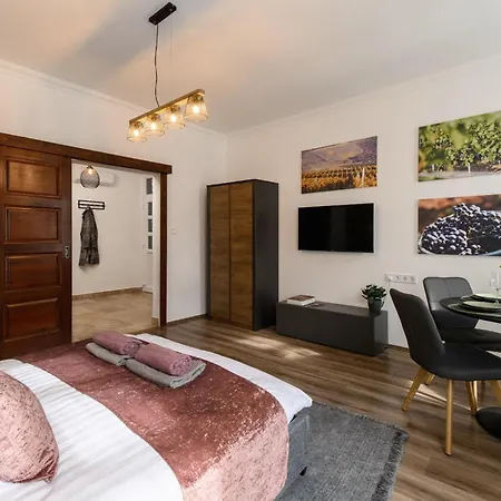 Varvedohaz Apartman Eger